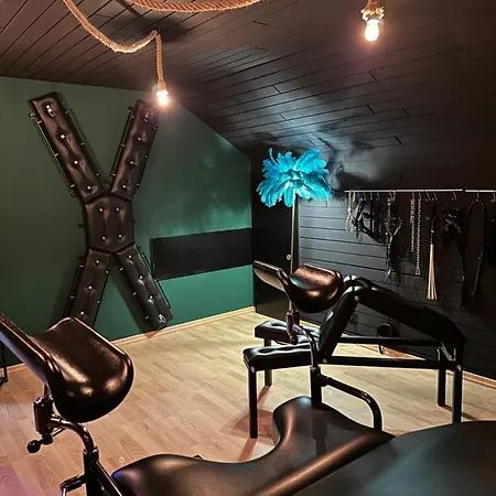 Erwachsenenhotel Bdsm Emotion Mit Privater Sauna פלוטו