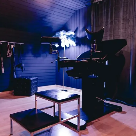Erwachsenenhotel Bdsm Emotion Mit Privater Sauna דירה 4*